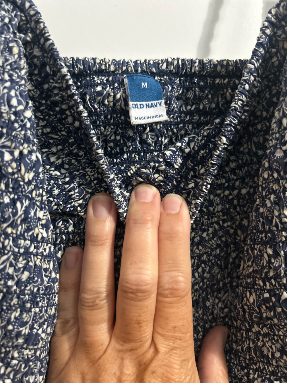Old Navy Smocked Bodice Floral Midi in blue White beautiful back and pockets - Picture 5 of 5